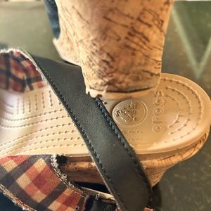 Sz 9 Black Leather CROCS Cork Peep Toe Wedge